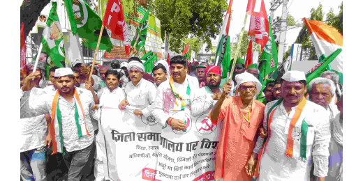 शिक्षा विभाग में करोड़ों के घोटाले पर बवाल, विपक्ष ने किया समाहरणालय मार्च